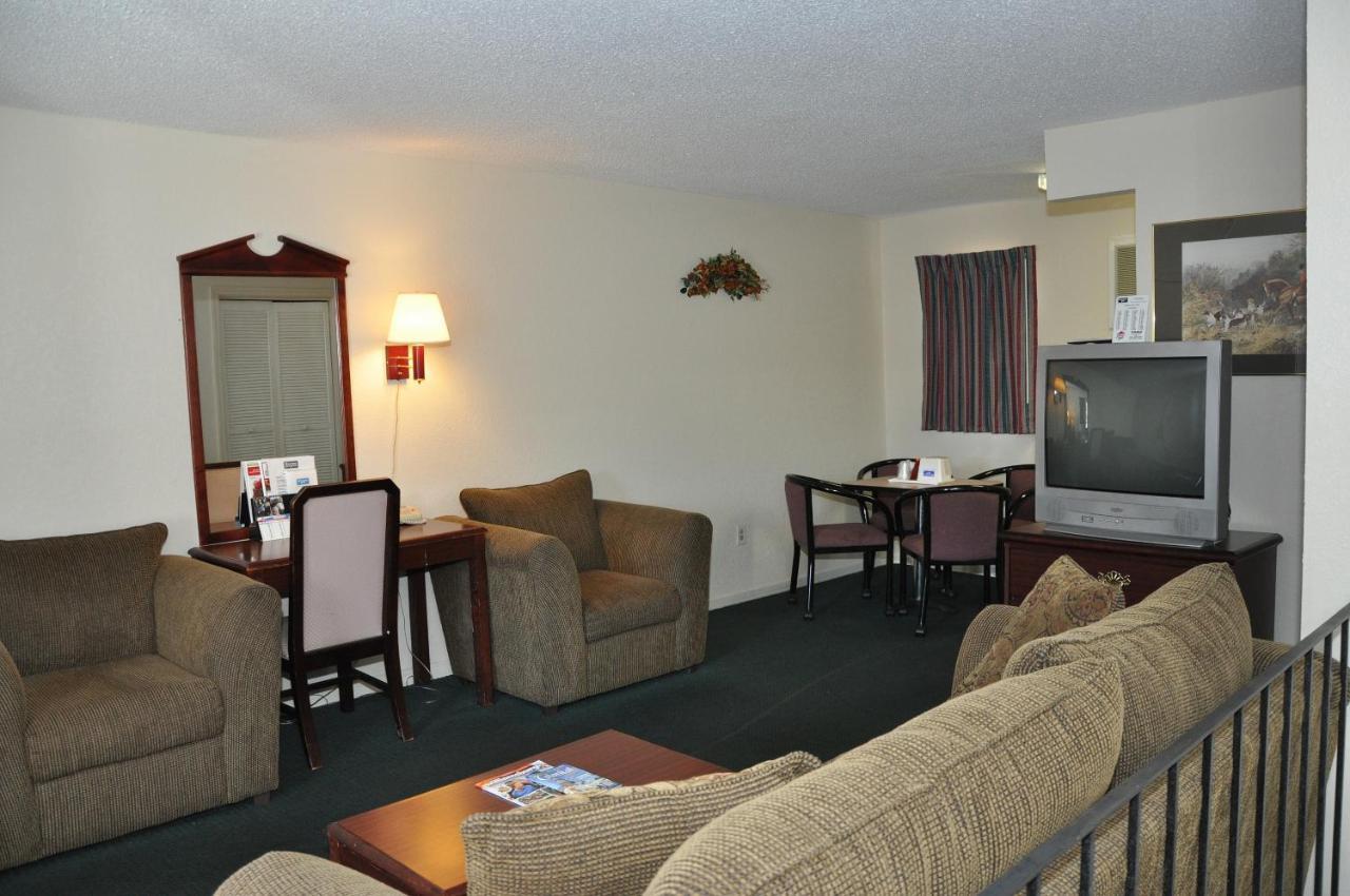 Merrimac Inn & Suites ويليامزبرغ المظهر الخارجي الصورة